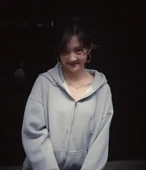 二月六日,是黄磊孙莉之女黄忆慈十六岁的生日,黄忆慈有很多个小名