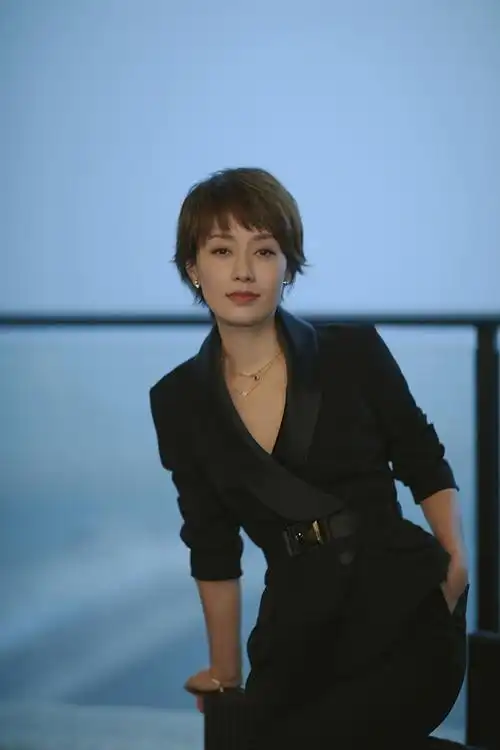 马伊英姿飒爽时尚性感写真图片