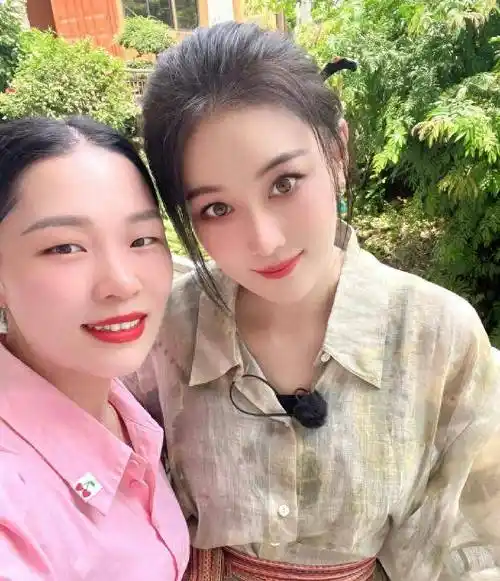 张馨予夫妇大草原约会,两人同框骑马太恩爱,何捷当爸后胖了20斤_照片