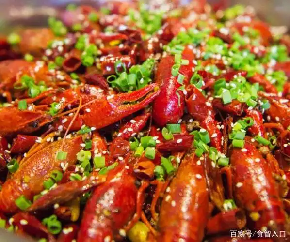爆炒小龙虾需要油炸吗?厨师长这样做,香辣入味不油腻