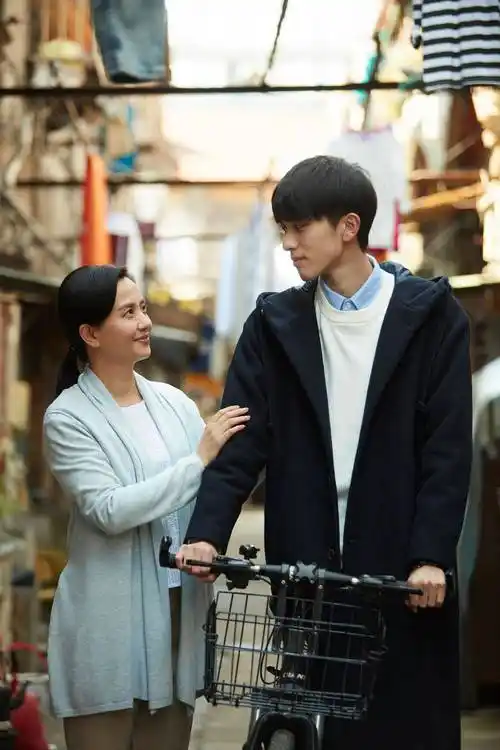 第二名:黄俊捷身高185,1998