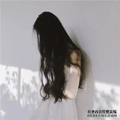 女生唯美侧面伤感头像2018最新 爱情是坟墓小三就是盗墓贼