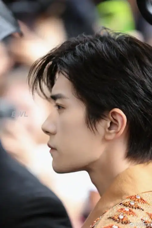 易烊千玺米兰神图