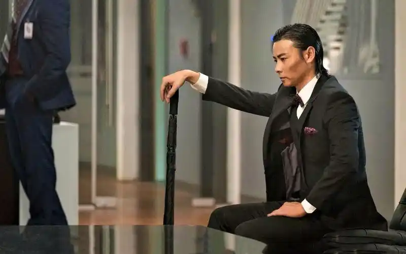 不愧是西装暴徒"张晋",一把雨伞也能挑翻所有顶级杀手,为涨工资连