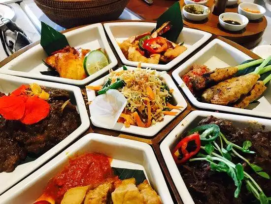 我们这次是到肉桂别墅的餐厅用午餐,并没有住在这里.