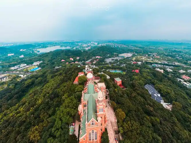 跟着狼爪x松赞#守护香巴拉#探秘佘山国家森林公园_山顶