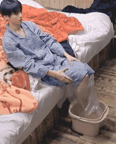 王俊凯不仅泡脚跑了个寂寞,当初洗脸也洗了个寂寞