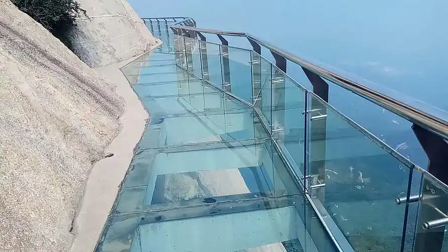 五朵山玻璃栈道