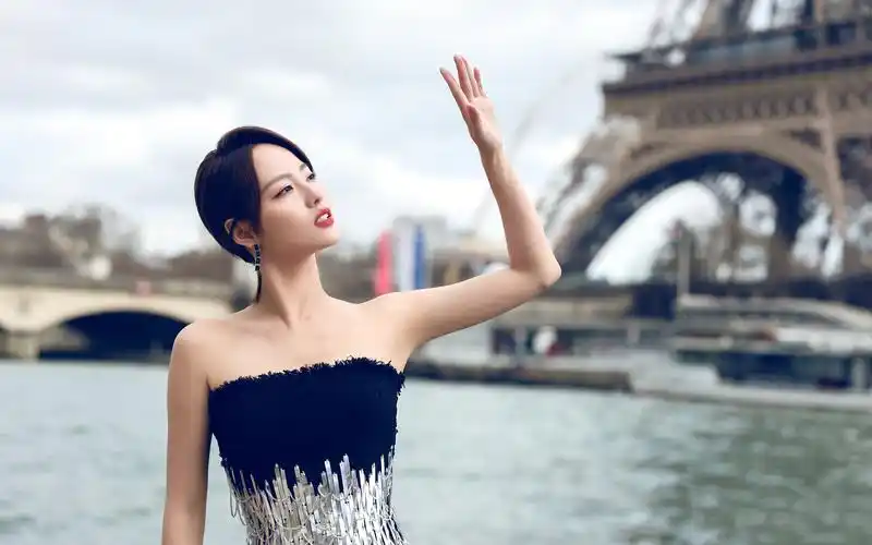 张嘉倪性感动人写真桌面壁纸