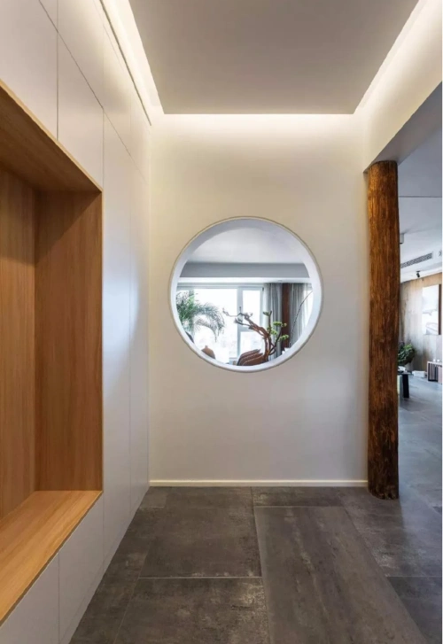 屋顶开一个圆形窗户,增加空间的造型感.