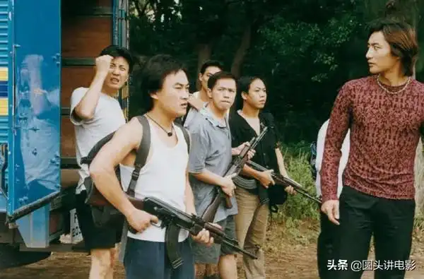 第二部《使命》虽然是讲公安局,但主线并不是破案,而是反黑反腐.