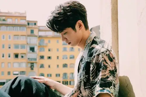 阳光暖男刘以豪壁纸台湾文艺男神刘以豪