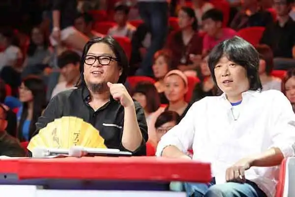 52岁的老狼:白天给家人做饭,半夜是卤煮店的常客,没逃过世俗