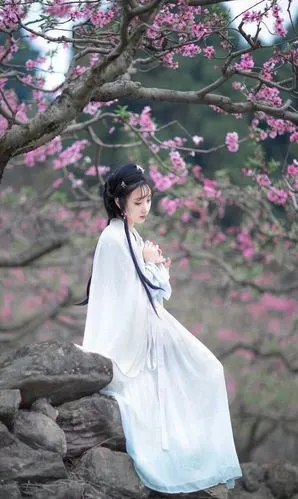 古风桃花女人