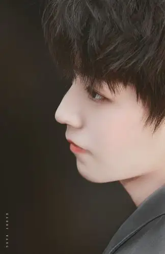 王俊凯壁纸侧脸真的太绝了