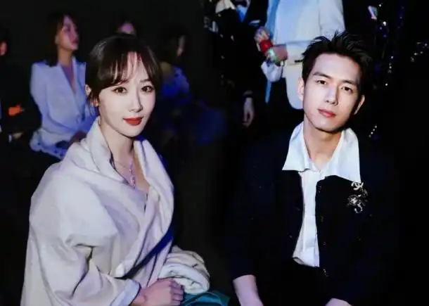 杨紫被曝疑与李现低调恋爱多个细节太过巧合还使用情侣款手机壳