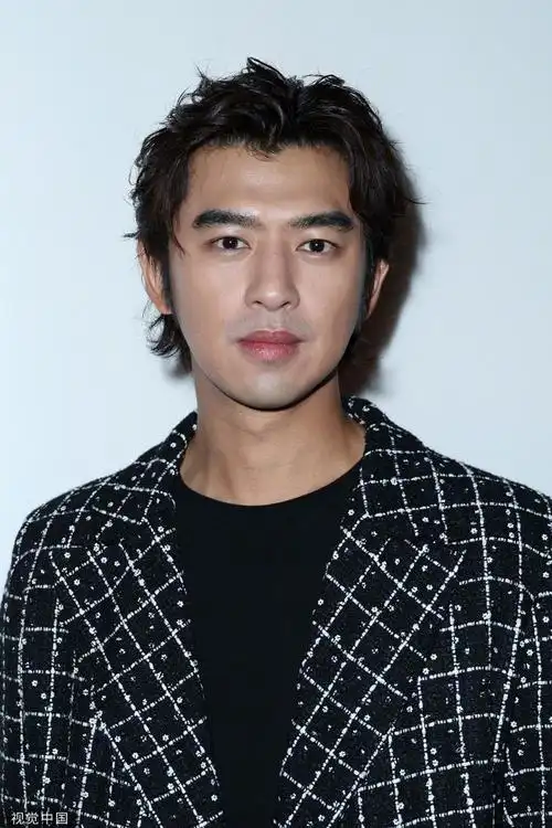 梦回《蓝色大门》~ 671/ 6陈柏霖,桂纶镁巴黎时装周秀场同框合影生