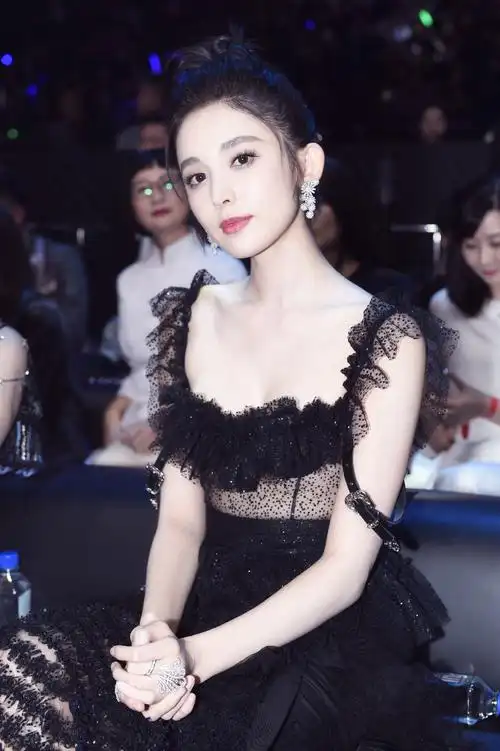 古力娜扎蕾丝礼服性感活动照 - 花雕美图苑 - 花雕美图苑