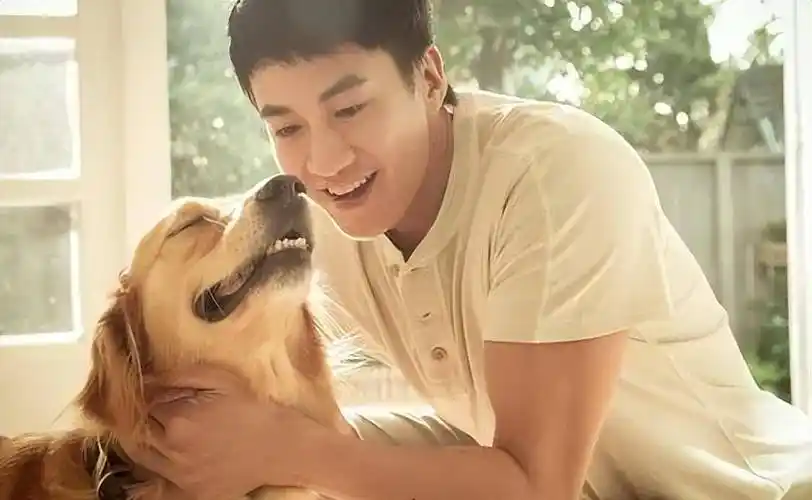 原创48岁何润东罕秀恩爱41岁妻子颜值高结婚8年聚少离多至今无子