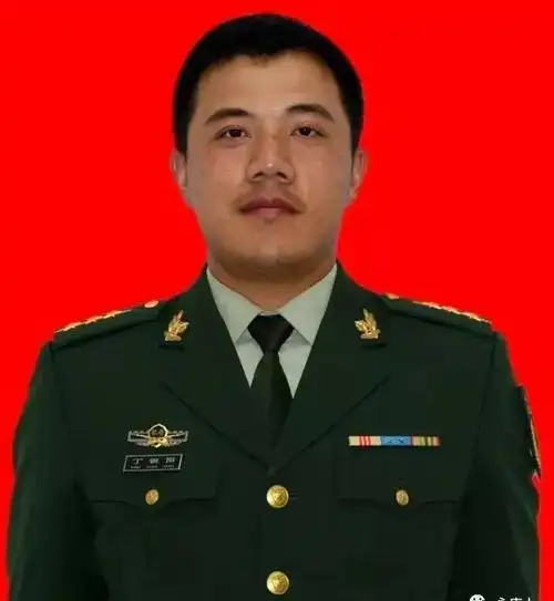 胡春明 陆军63993部队少校军官,唐先镇岩洞口村人;周家锐 武警8722