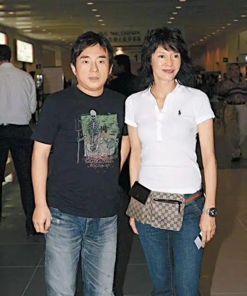 56岁吕方分手郑裕玲12年后低调结婚40岁妻子怀孕5个月双喜临门