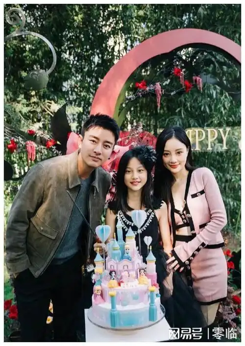 贾乃亮评论力挺甜馨不顾李小璐出轨传闻说和妈妈都是她的后盾