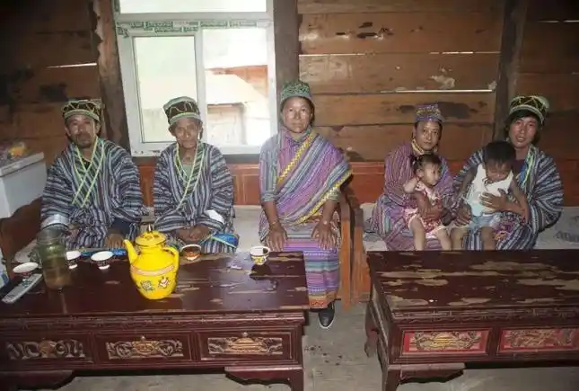 听故事林芝市墨脱县帮辛乡帮辛村四世同堂丁旺杰一家门巴族