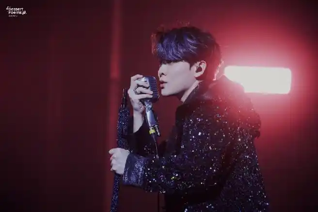 尤长靖紫发#尤长靖演唱会舞台路透实力超强的现场live,舞台魅力max