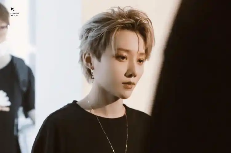 有种"证件照"叫刘雨昕,帅气得像个王子,真是不给男生留活路呀