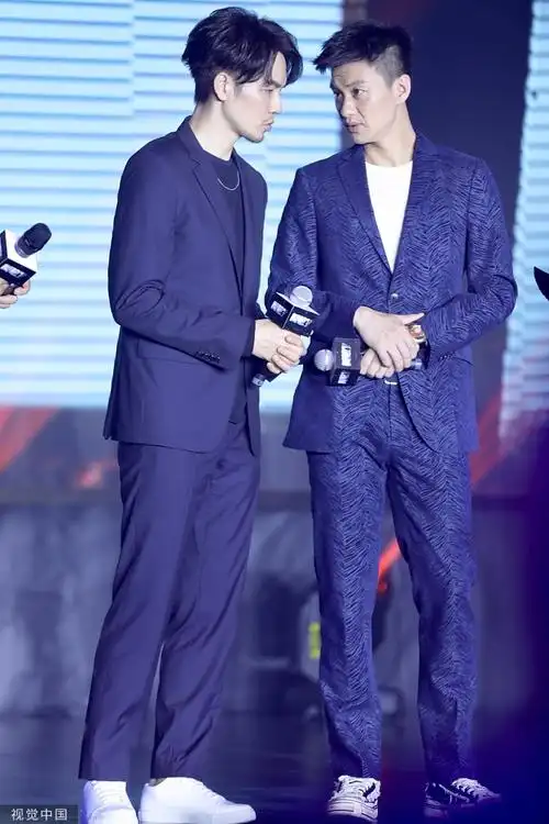 组图:《解放了》上海发布会 钟汉良留胡渣展现熟男魅力