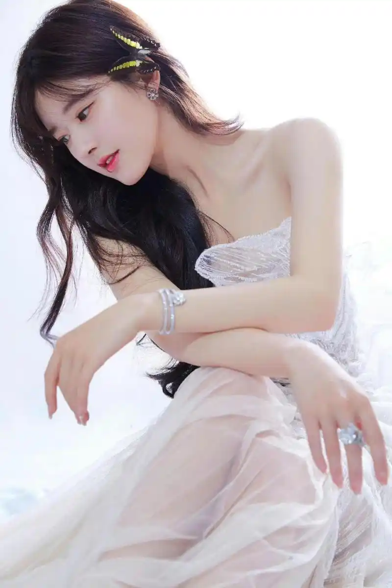 赵露思抹胸裙透视装[温暖]