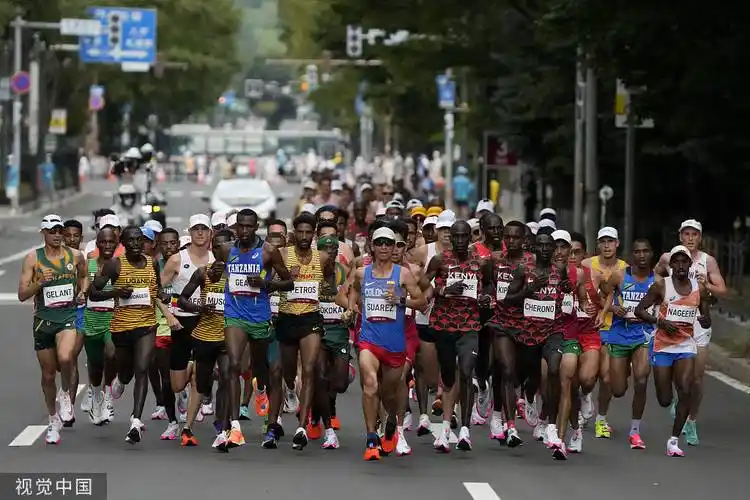 高清图:奥运会男子马拉松 基普乔格一路领跑夺金