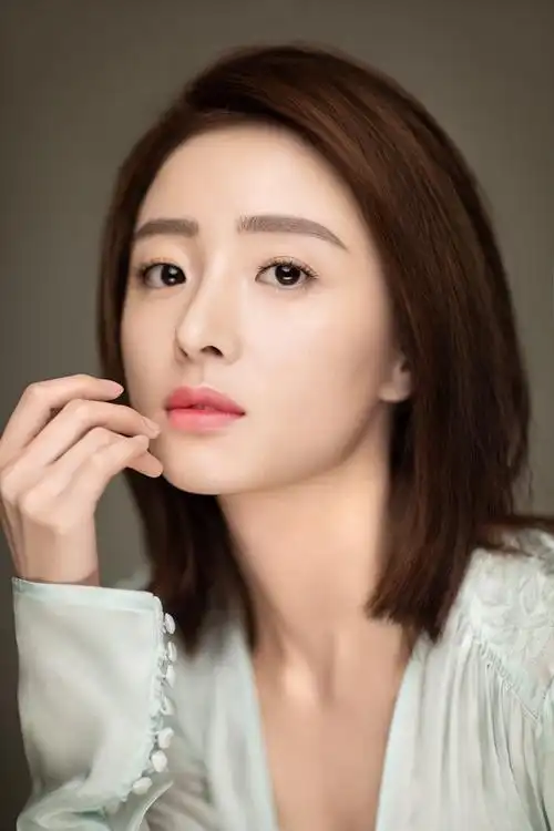 胡冰卿曝氧气写真 清新淡雅显温柔气质