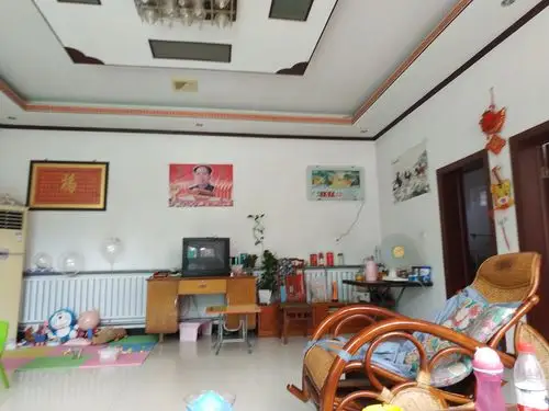 看看三姨家的大客厅, 真宽敞.