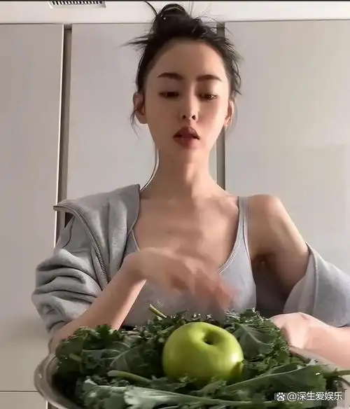 滤镜下是美女,现实中是"女鬼"!这些瘦到病态的明星,真吓人