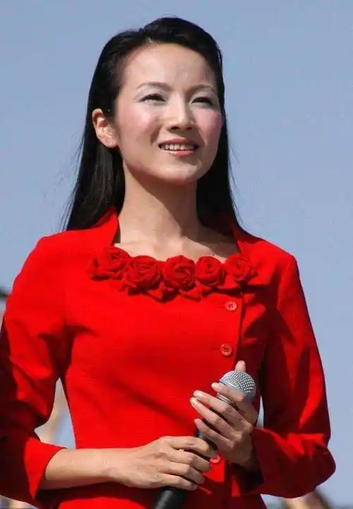 电视美女管彤,今年已49岁了,她事业稳定,老公宠爱,儿子7岁啦_节目