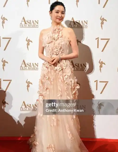 香港这一天蒋勤勤勒出的赘肉治好了多少女人的身材焦虑