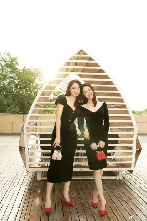 董璇关悦七夕闺蜜写真