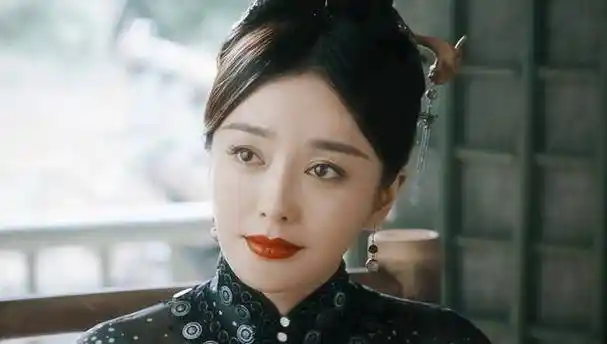 可是谁知,随着去年一部宫廷大剧《延禧攻略》的热播,秦岚因突出的演技