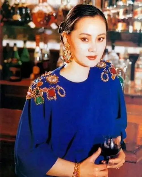 大宋佳:丈夫患病和女儿离开,转身去美国嫁地产大亨,如今怎样了