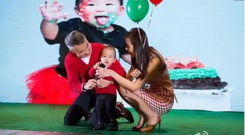 程雷走六亲不认步伐,因患肝病头发花白,遭陈辰嫌弃转身娶王萌萌