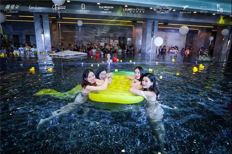 威斯汀夏日情侣泳池派对