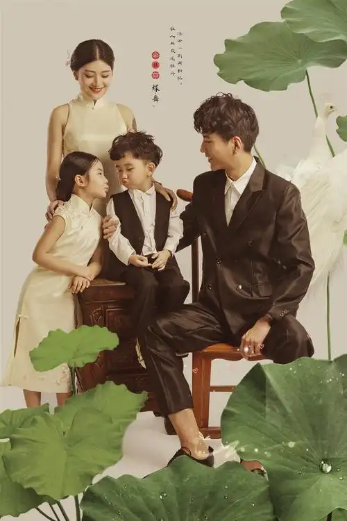 2019展会新款影楼亲子摄影写真服装 民国风工笔画一家四口全家福