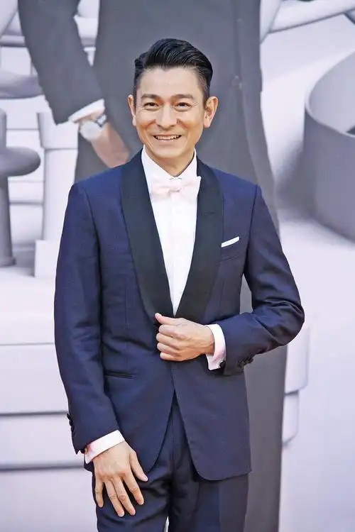 刘德华堕马后首度公开露面