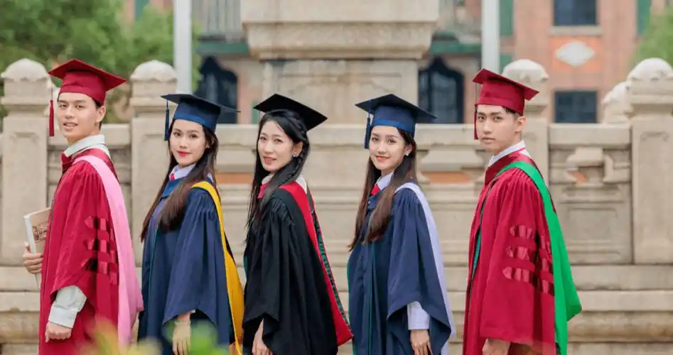 你知道中大学位服该怎么穿吗