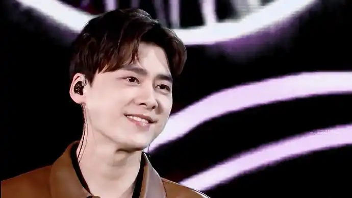 李易峰公主抱马赛克主唱