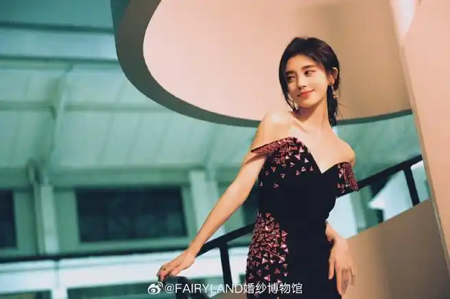 鞠婧祎##鞠婧祎黑色红钻抹胸裙##fairyland × jean louis sabaji