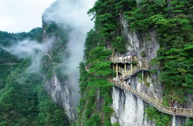 1.旅游景区明月山