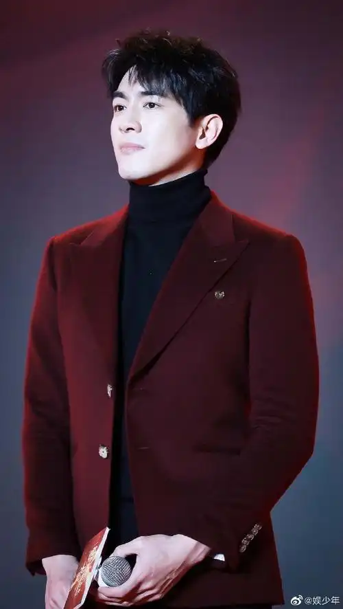 #林更新灰西装造型花絮#