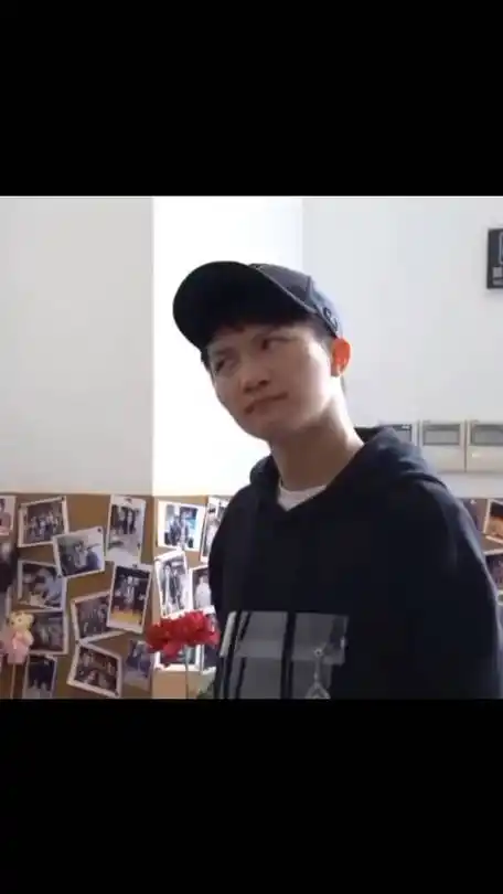 可可爱爱的深深!永远都喜欢素颜宝宝,太嫩啦!